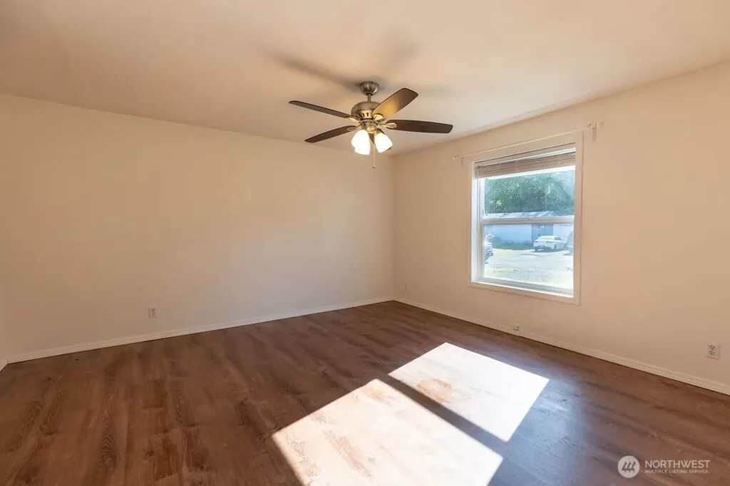21 Simmons Street Sekiu WA 98381