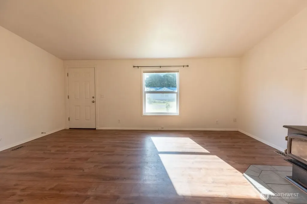 21 Simmons Street Sekiu WA 98381