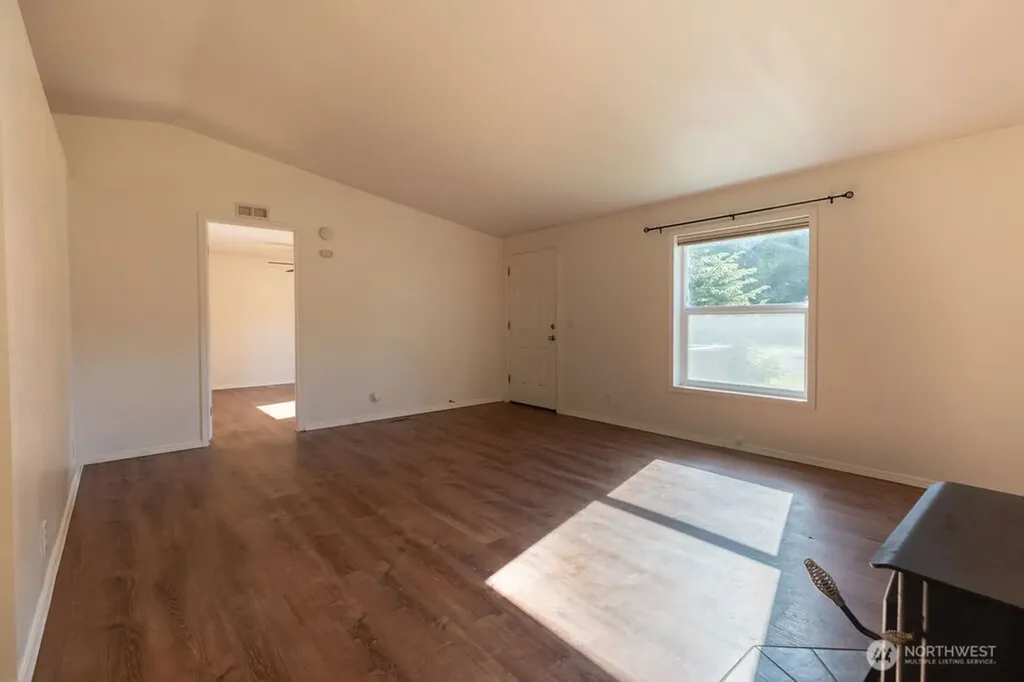 21 Simmons Street Sekiu WA 98381