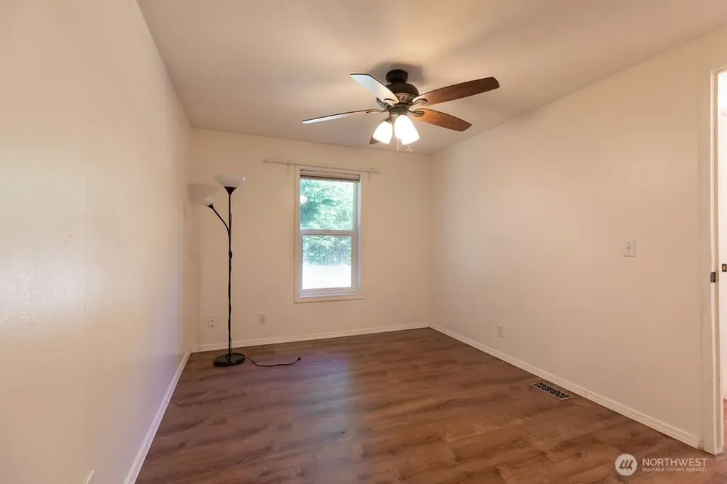 21 Simmons Street Sekiu WA 98381