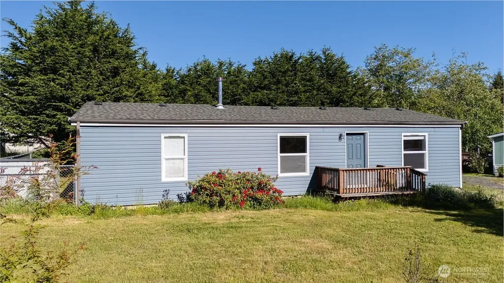 21 Simmons Street Sekiu WA 98381