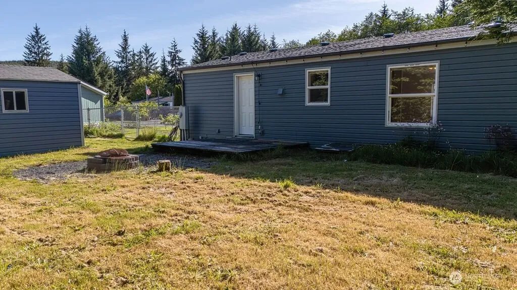 21 Simmons Street Sekiu WA 98381