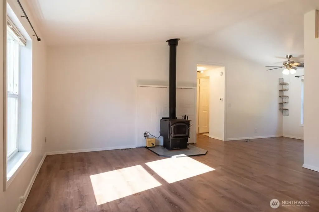 21 Simmons Street Sekiu WA 98381