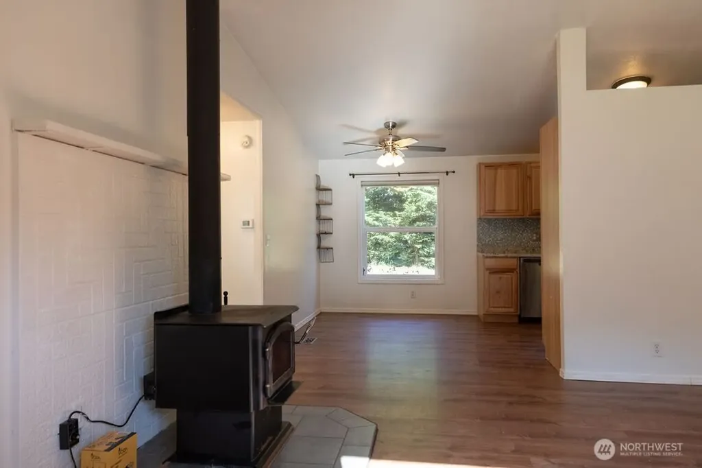 21 Simmons Street Sekiu WA 98381
