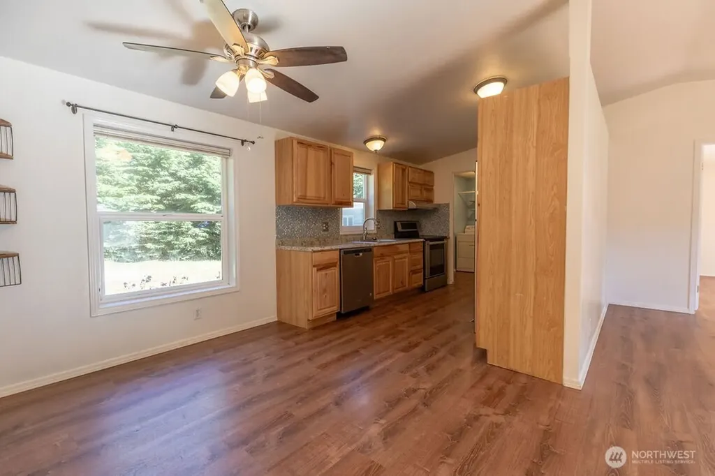 21 Simmons Street Sekiu WA 98381