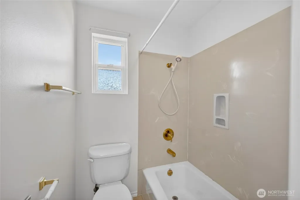 3712 W 8th Street Anacortes WA 98221