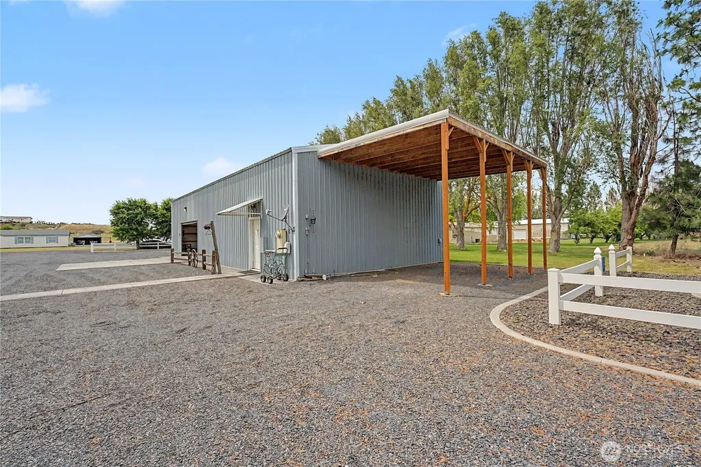5749 SE J.2 Moses Lake WA 98837