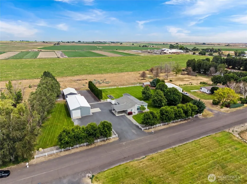 5749 SE J.2 Moses Lake WA 98837