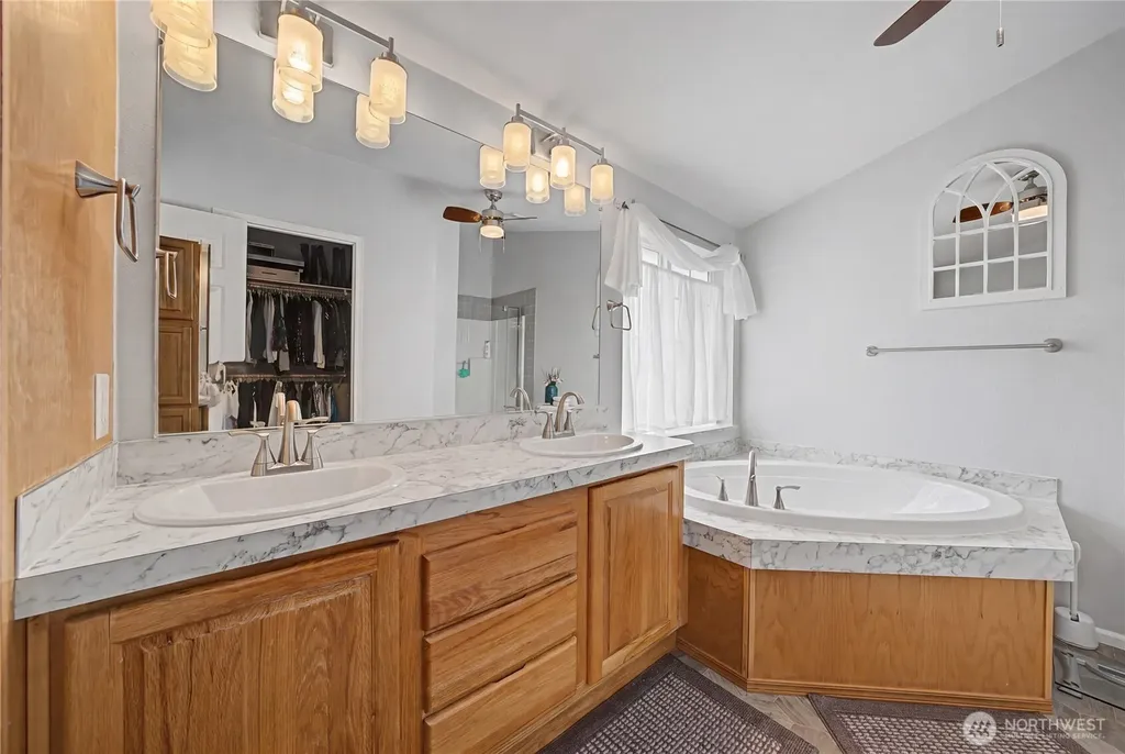 5749 SE J.2 Moses Lake WA 98837