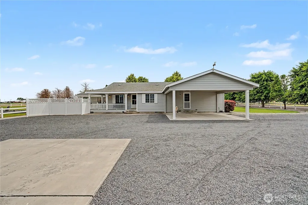 5749 SE J.2 Moses Lake WA 98837