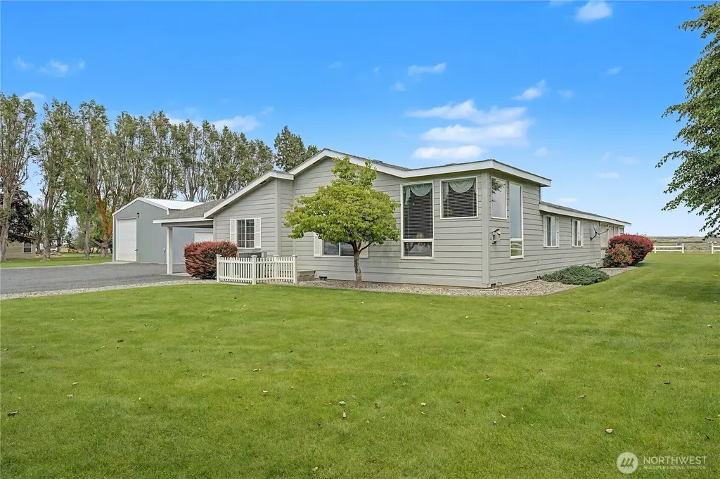 5749 SE J.2 Moses Lake WA 98837