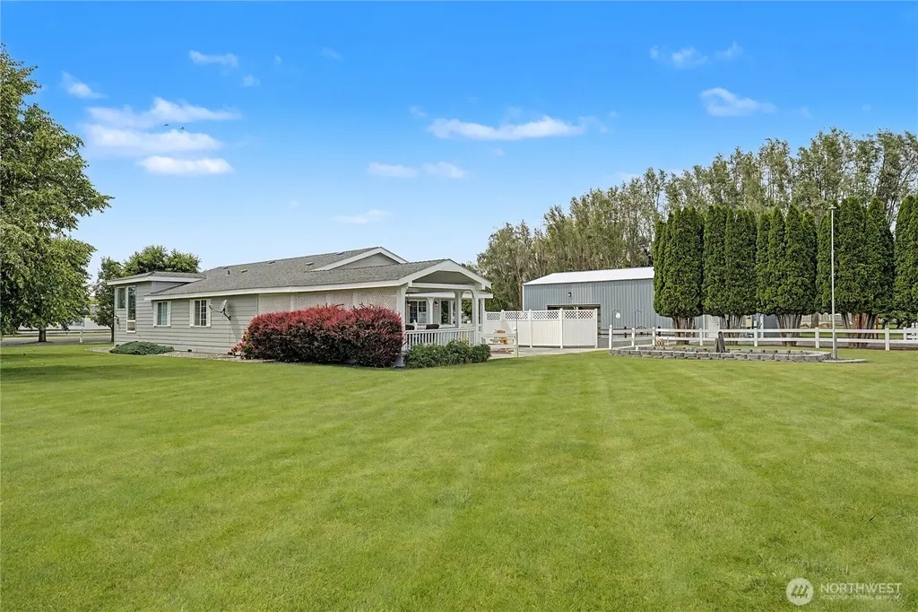 5749 SE J.2 Moses Lake WA 98837