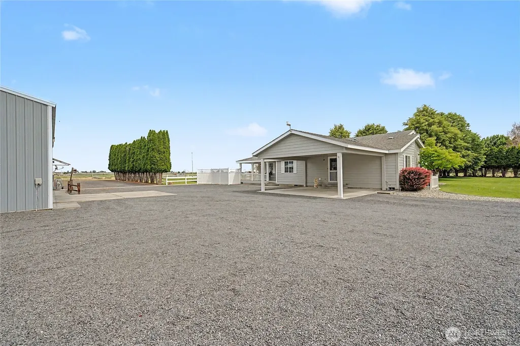5749 SE J.2 Moses Lake WA 98837
