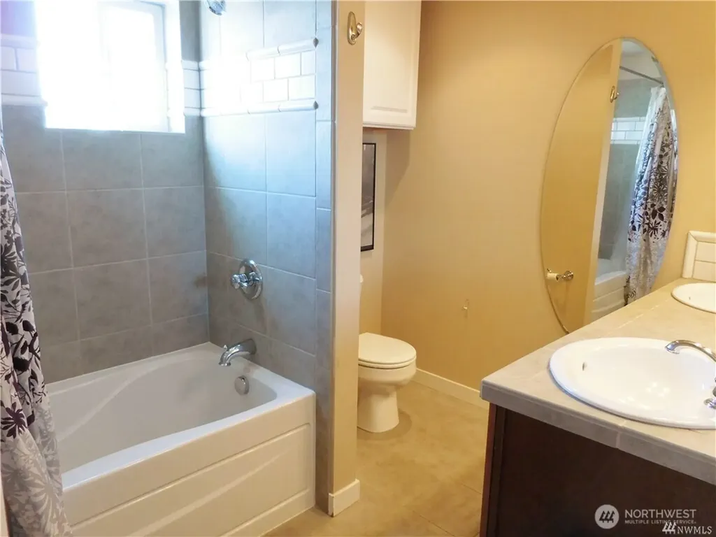 3615 Albion Place N Seattle WA 98103