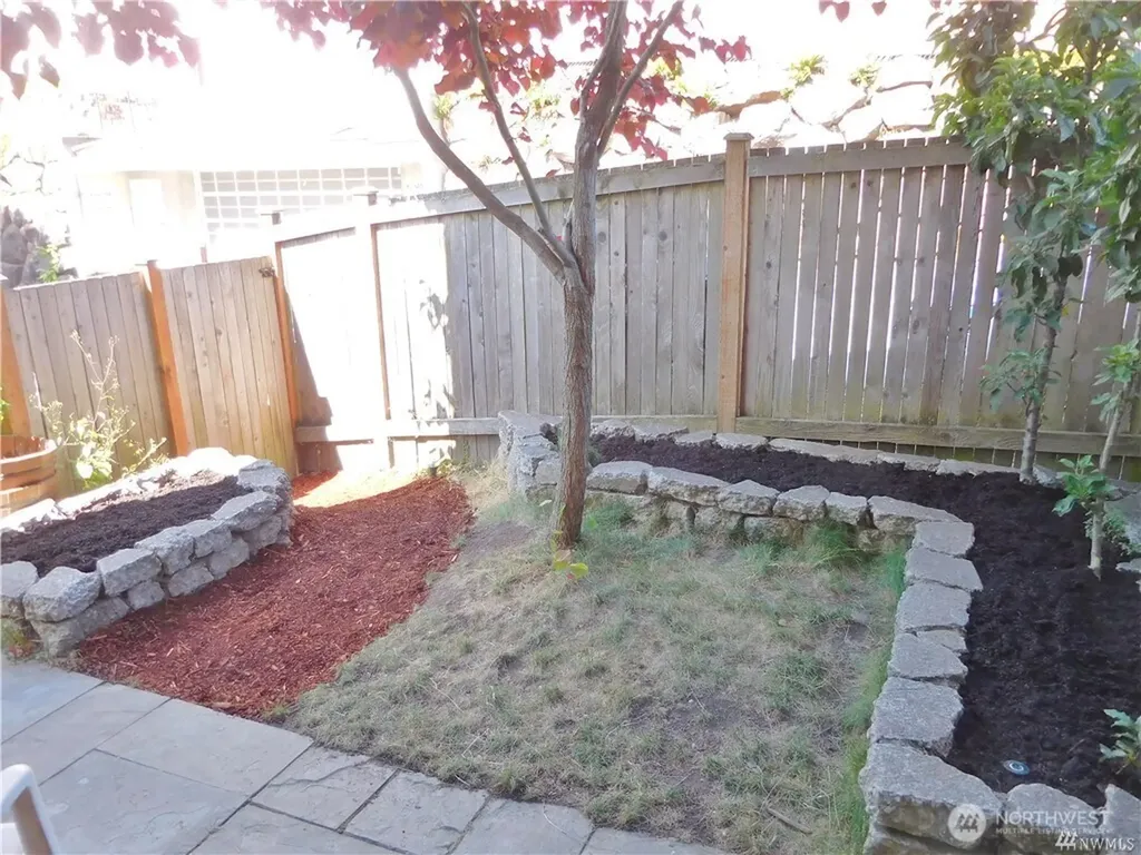 3615 Albion Place N Seattle WA 98103