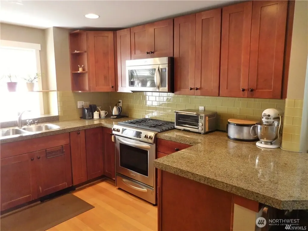 3615 Albion Place N Seattle WA 98103