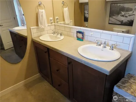 3615 Albion Place N Seattle WA 98103