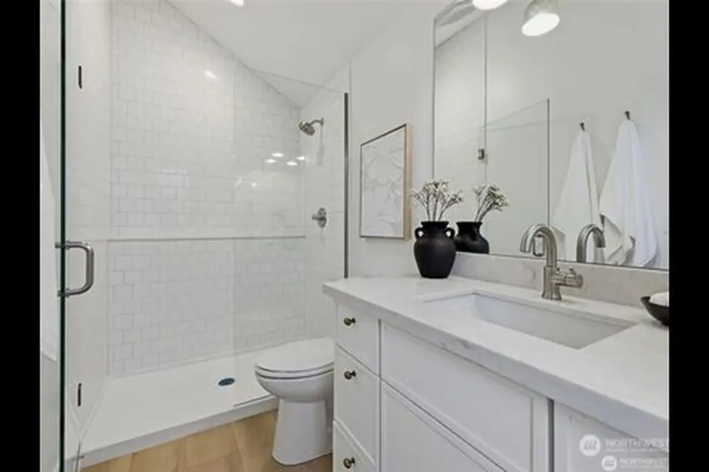 2806 W Dravus Seattle WA 98199