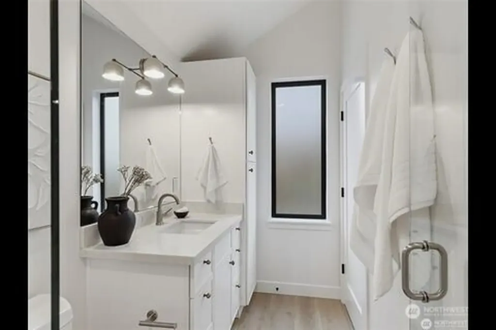 2806 W Dravus Seattle WA 98199