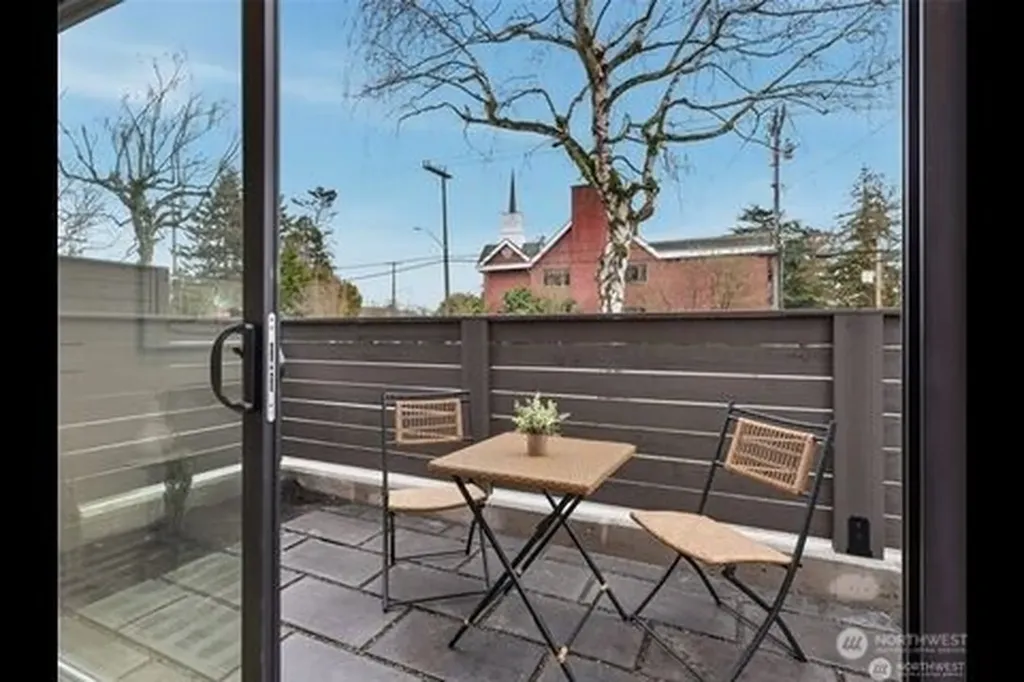 2806 W Dravus Seattle WA 98199