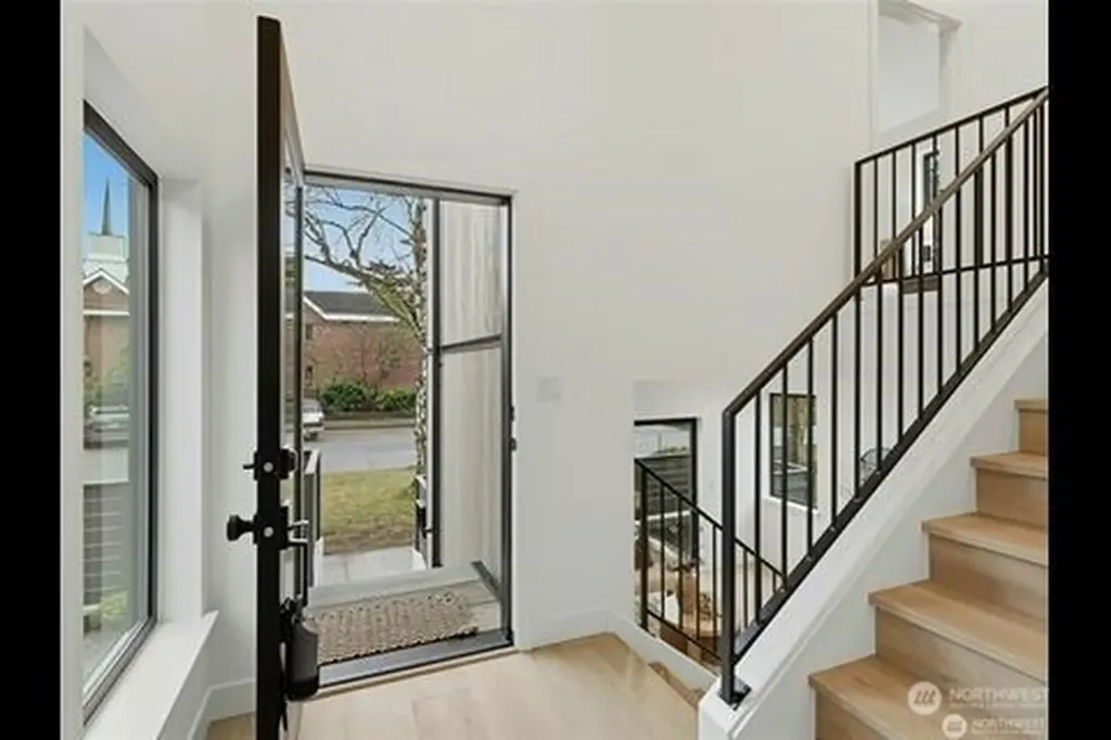 2806 W Dravus Seattle WA 98199