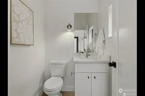 2806 W Dravus Seattle WA 98199