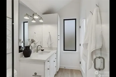 2806 W Dravus Seattle WA 98199
