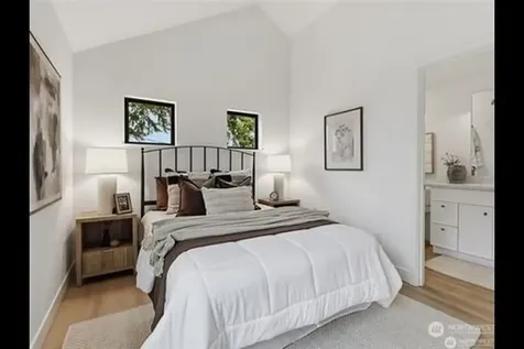 2806 W Dravus Seattle WA 98199