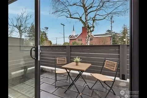 2806 W Dravus Seattle WA 98199