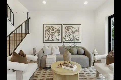 2806 W Dravus Seattle WA 98199
