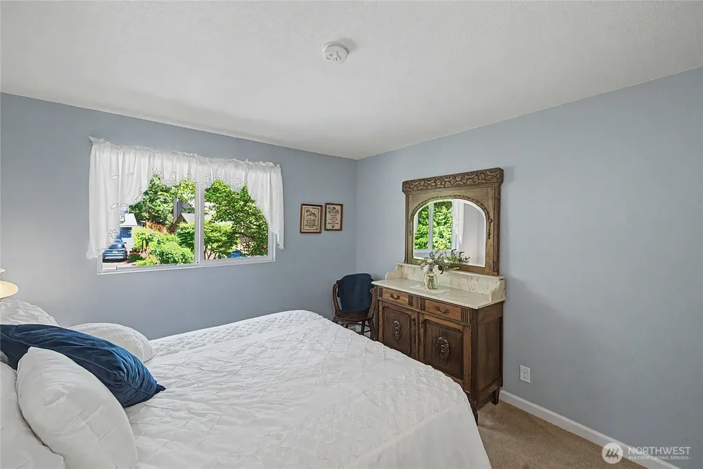 19719 41st Avenue NE Lake Forest Park WA 98155