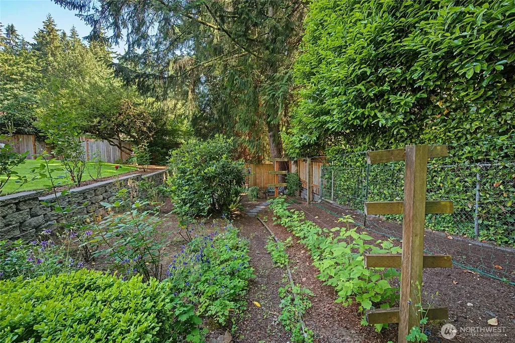 19719 41st Avenue NE Lake Forest Park WA 98155