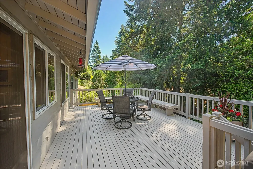 19719 41st Avenue NE Lake Forest Park WA 98155