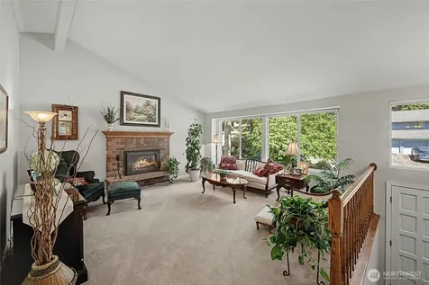 19719 41st Avenue NE Lake Forest Park WA 98155