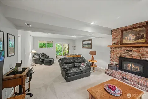 19719 41st Avenue NE Lake Forest Park WA 98155