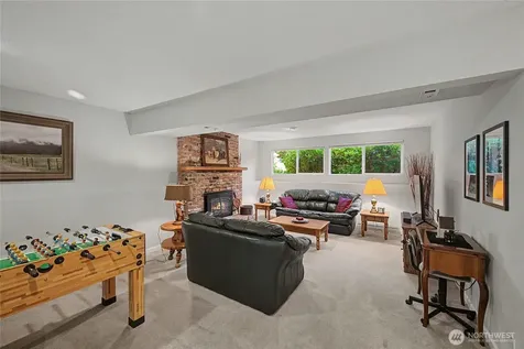 19719 41st Avenue NE Lake Forest Park WA 98155