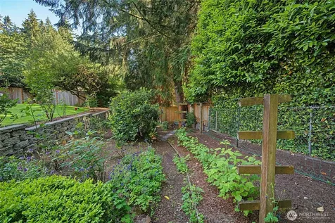19719 41st Avenue NE Lake Forest Park WA 98155