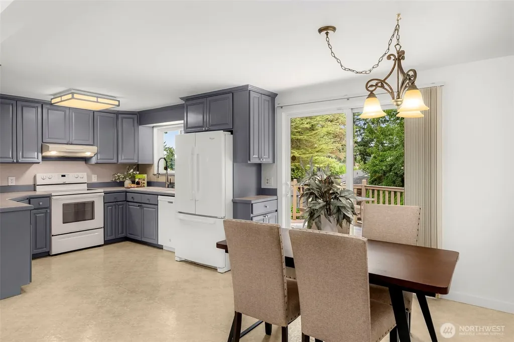 2520 166th Avenue NE Bellevue WA 98008