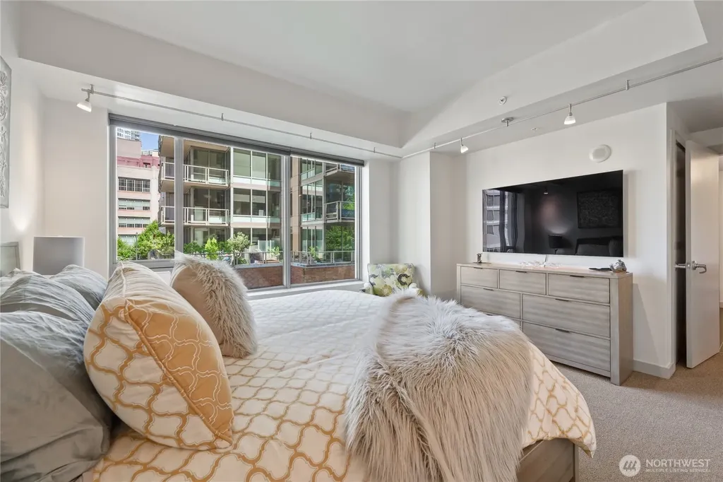 900 Lenora Street Seattle WA 98121