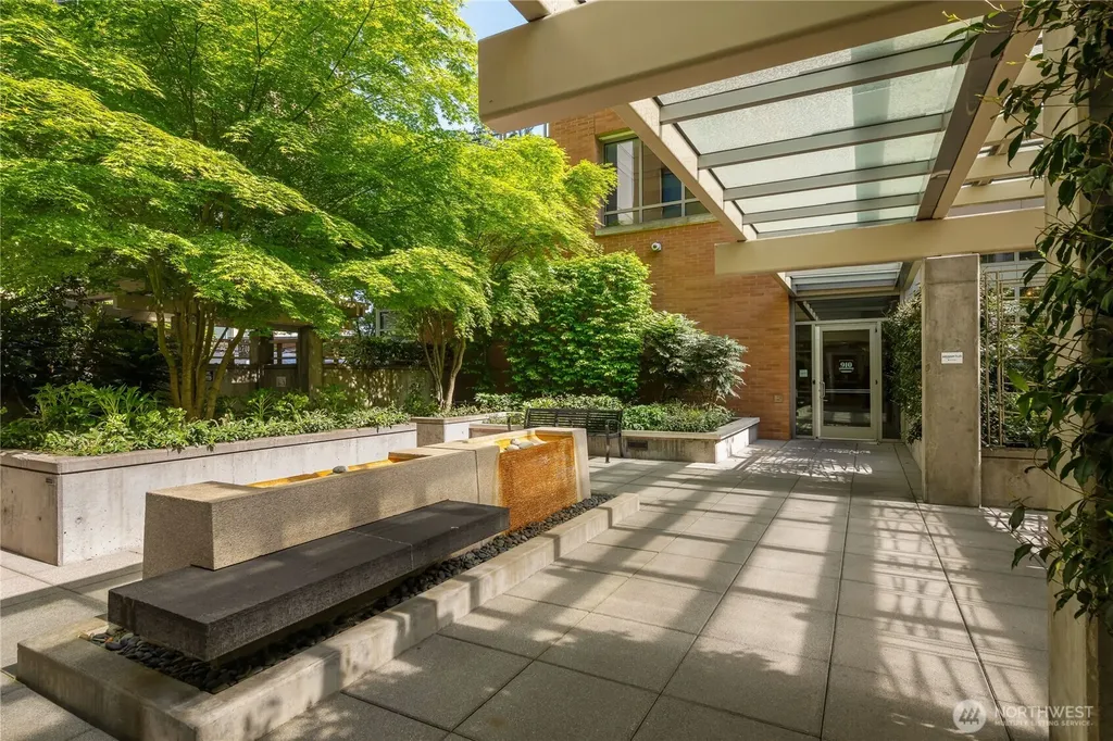 900 Lenora Street Seattle WA 98121