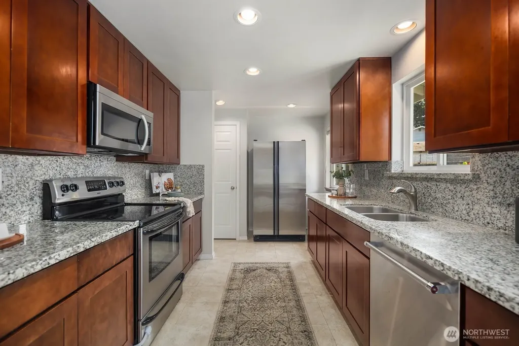 617 SW 299th Street Federal Way WA 98023