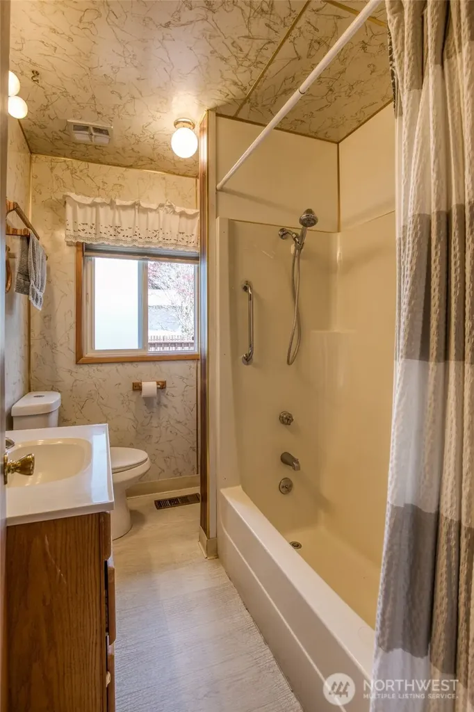 616 E Simpson Avenue Montesano WA 98563