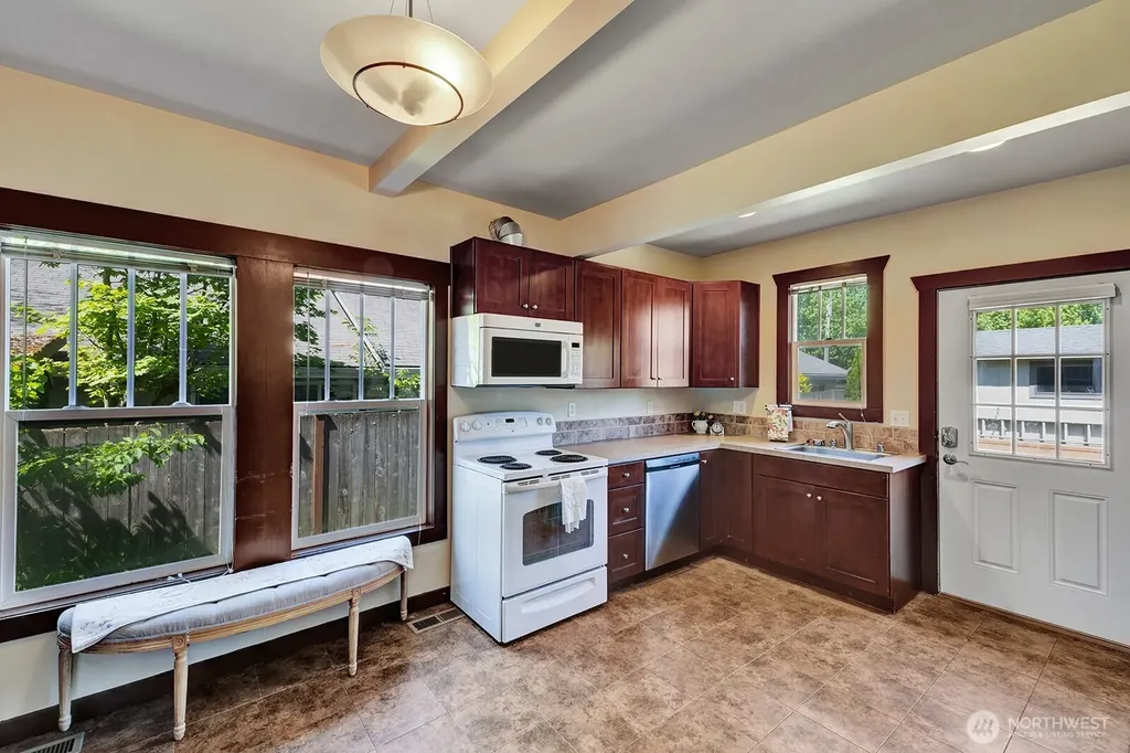 250 SE Andrews Street Issaquah WA 98027