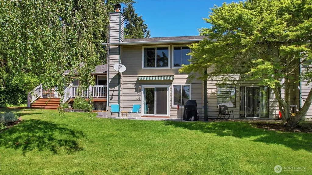 1041 Ihland Place NE Bainbridge Island WA 98110