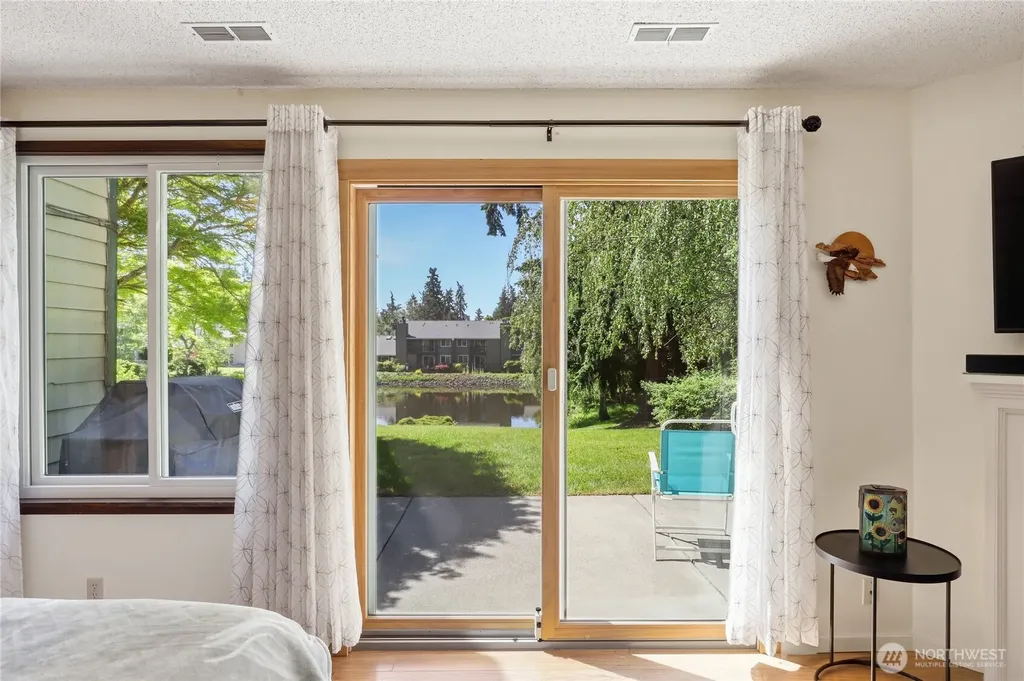 1041 Ihland Place NE Bainbridge Island WA 98110