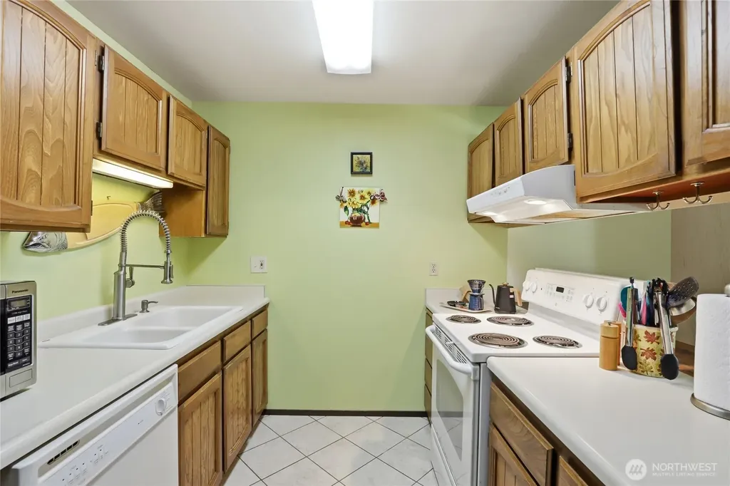 1041 Ihland Place NE Bainbridge Island WA 98110