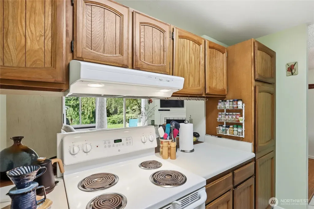 1041 Ihland Place NE Bainbridge Island WA 98110