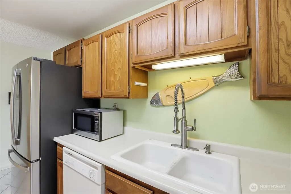 1041 Ihland Place NE Bainbridge Island WA 98110