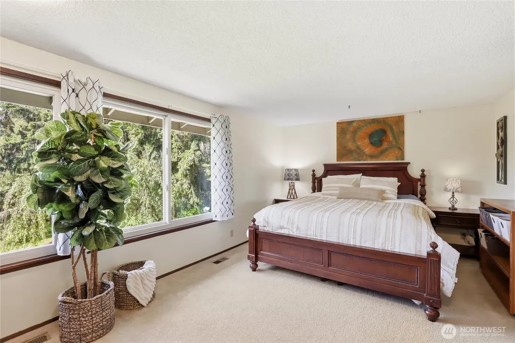 1041 Ihland Place NE Bainbridge Island WA 98110