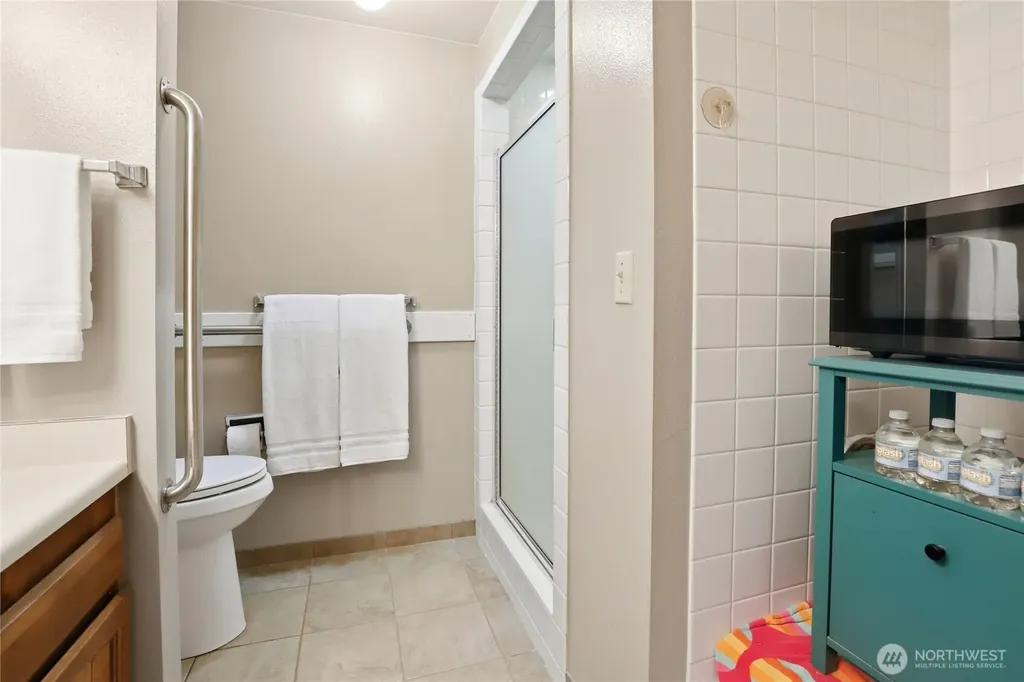 1041 Ihland Place NE Bainbridge Island WA 98110